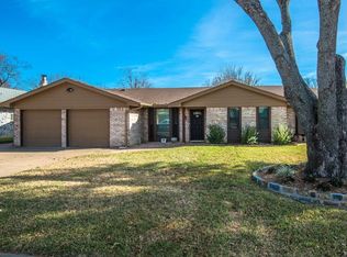 3320 Spring Valley Dr, Bedford, TX 76021