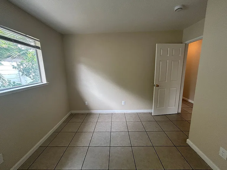 2104 Sharon Way — Photo 12