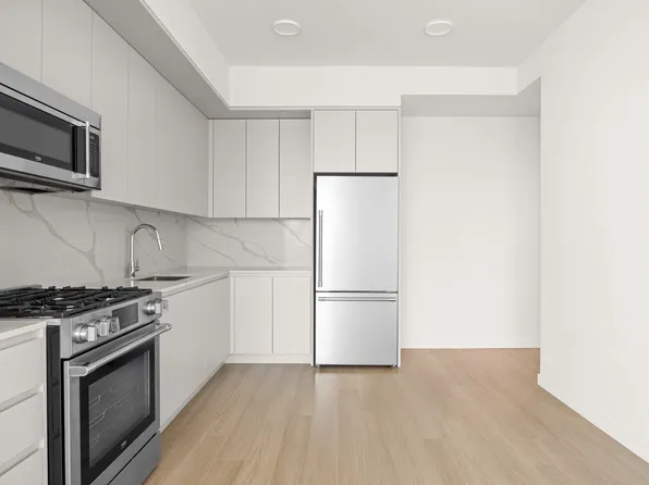 23-10 42nd Road 30F image 3 of 23