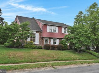1536 Robert Rd, Lancaster, PA 17601