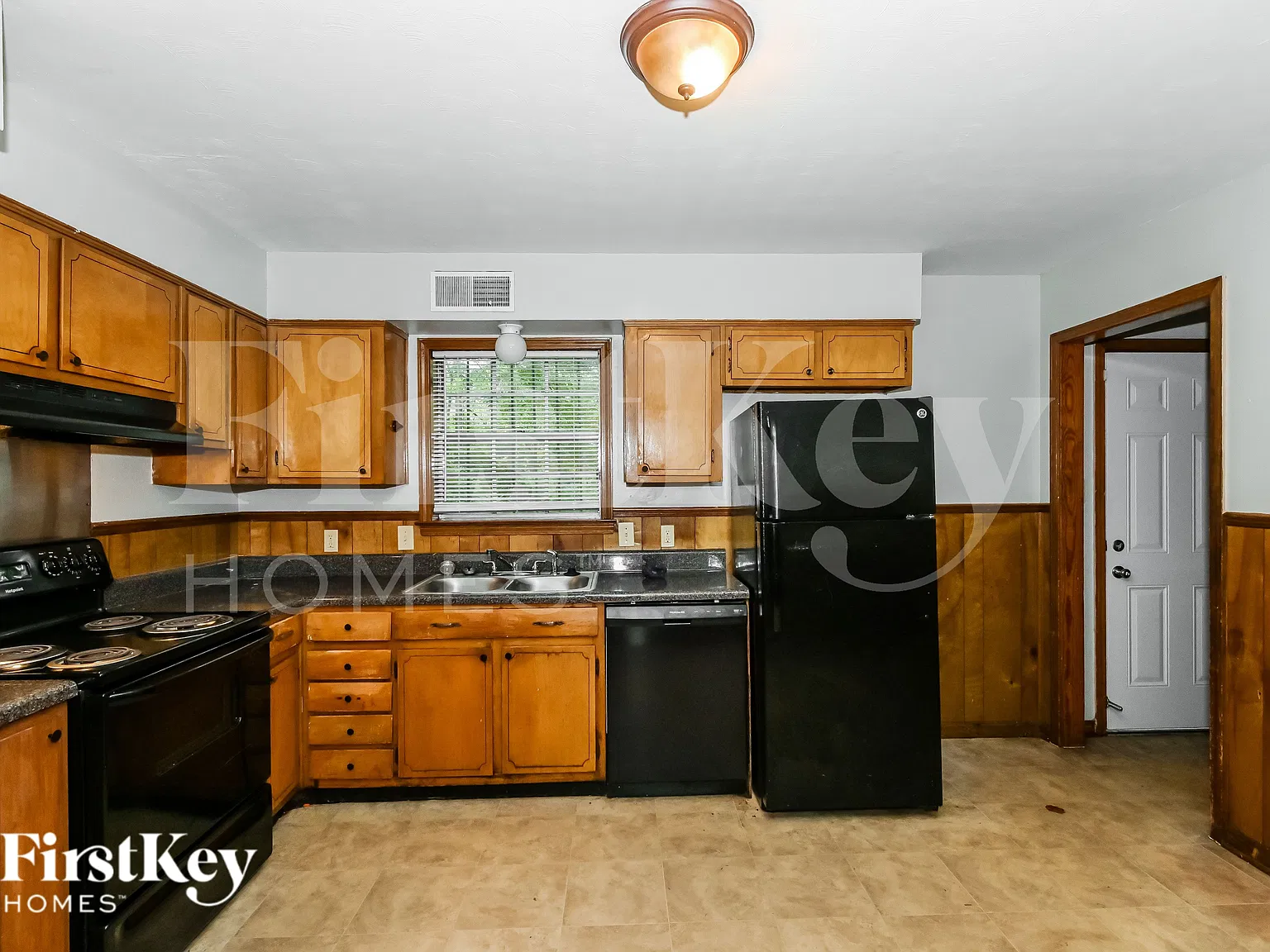 3 bed, 2.0 bath, 1549 sqft, $1,570 — Photo 4