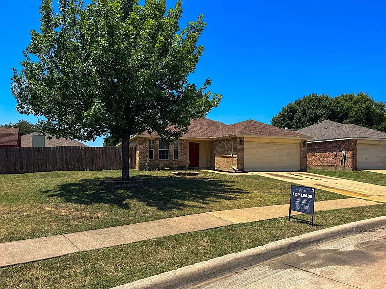 1009 McKavett Dr — Photo 1