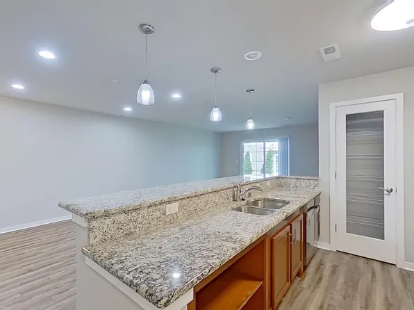 2004 American Eagle Dr Unit 29, Slinger, WI 53086