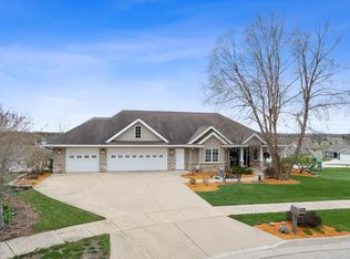 618 Cardinal Ct, Portage, WI 53901