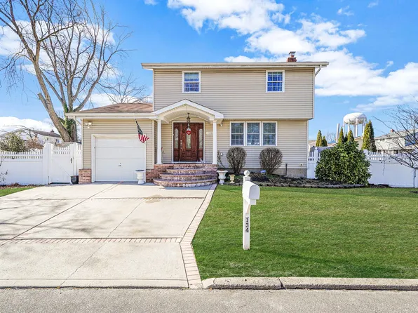 134 Lincoln Avenue, Brentwood, NY 11717
