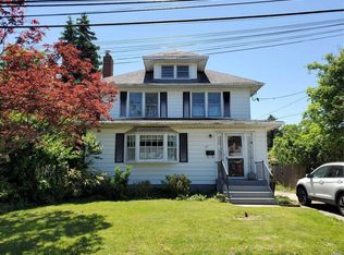 29 Herbert Ave, Lindenhurst, NY 11757