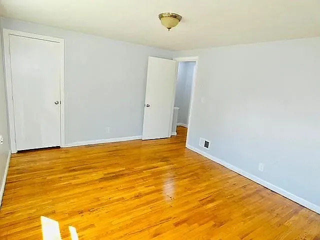 21 Saratoga Rd #21 — Photo 4