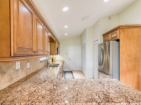 Gorgeously appointed kitchen.