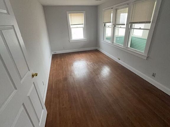 2nd image of 960 W Delaware Ave #2