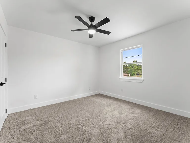 8205 Carver Rd #B — Photo 20