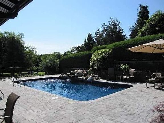 2nd image of 1 Quail Hedge Ln