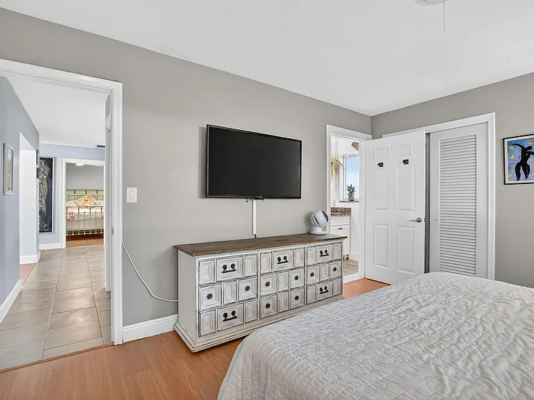 807 SW 3rd St — Photo 28