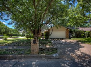 7801 Summerglen Rd, Fort Worth, TX 76133