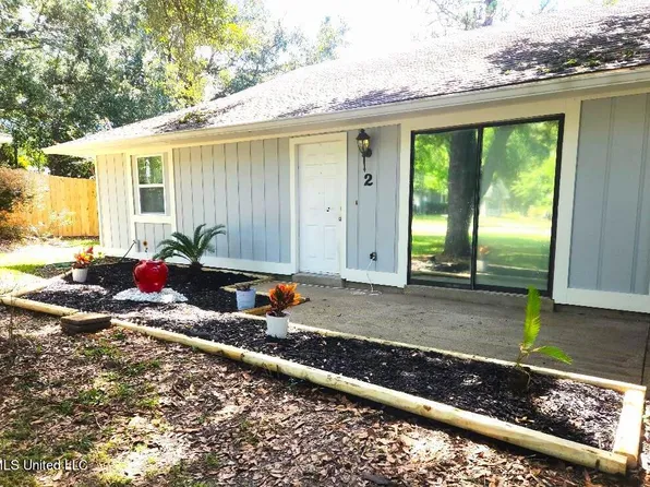 2 Woodcock Cir, Diamondhead, MS 39525