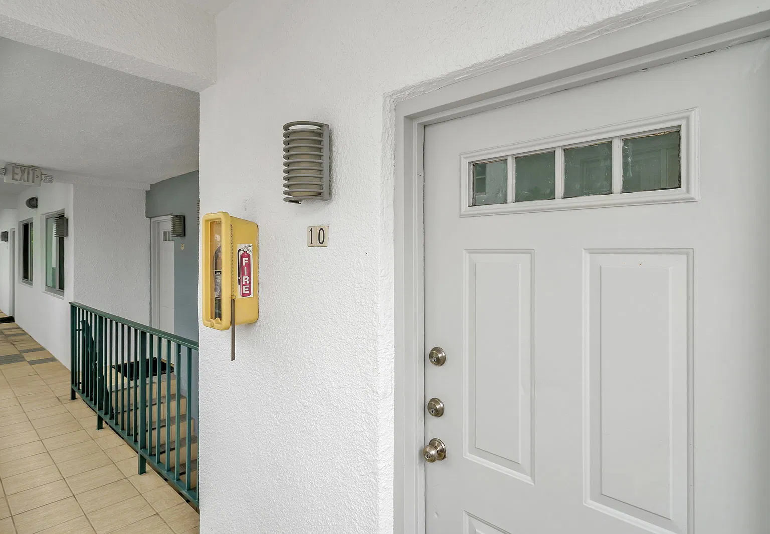 2 bed, 1.5 bath, $3,200 — Photo 2
