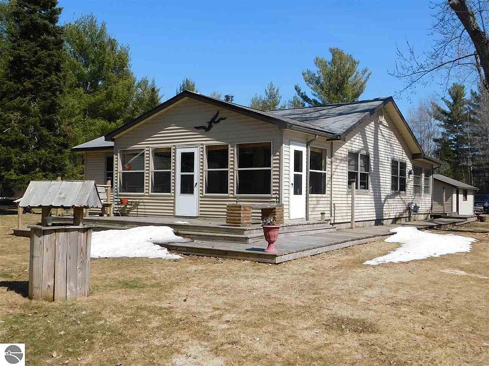1st image of 4269 E Shore Dr NE
