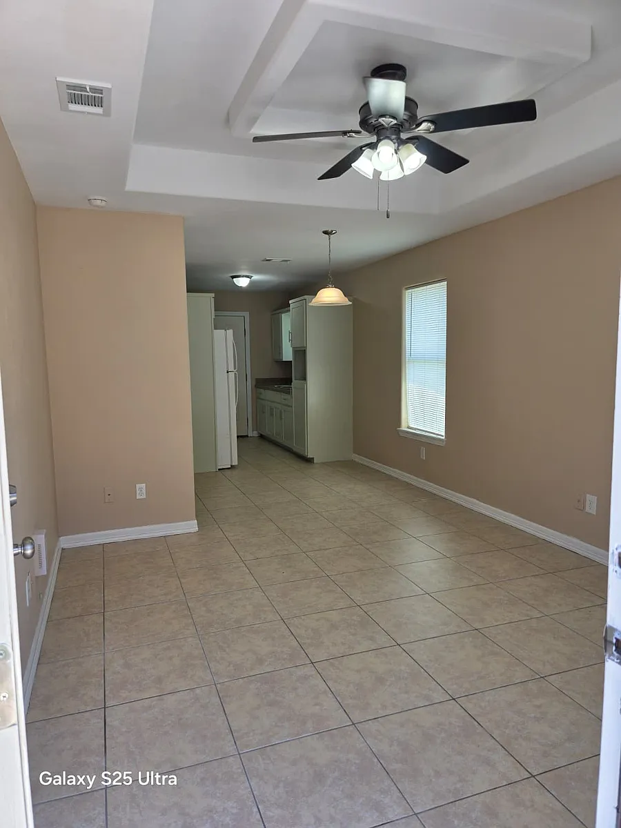 Building Photo - 411 Pirul St #1
