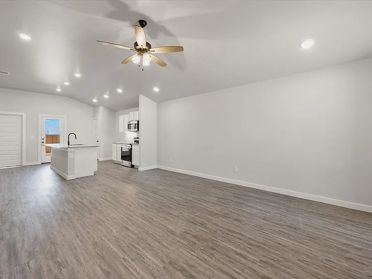 5548 Auburn St — Photo 6