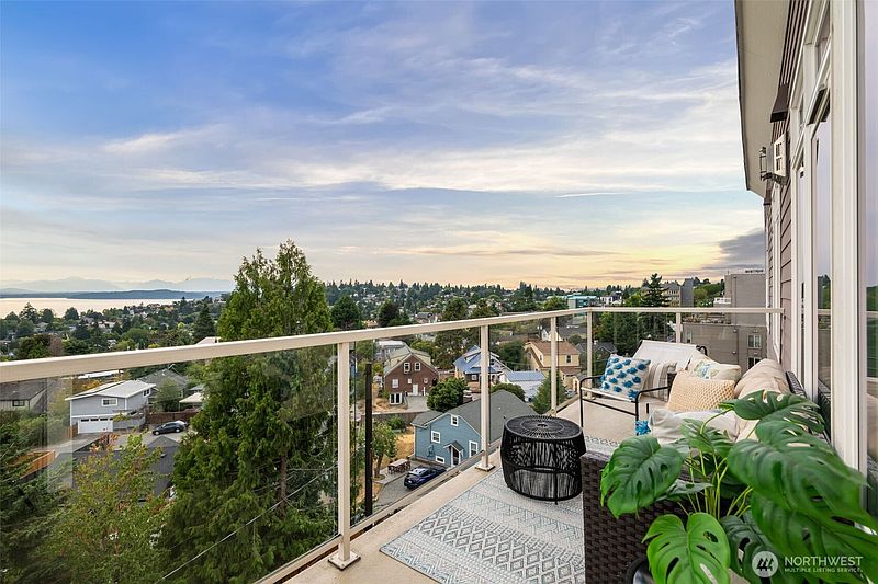 4th image of 4847 California Avenue SW #605
