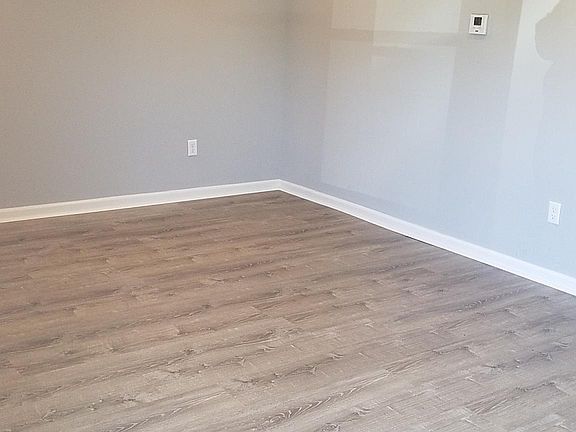 Main Living Space 11' 8" x 13' 8"