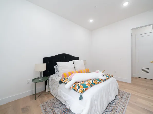 100 Webster Avenue image 24 of 42