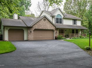 9124 Highland View Dr, Kalamazoo, MI 49009