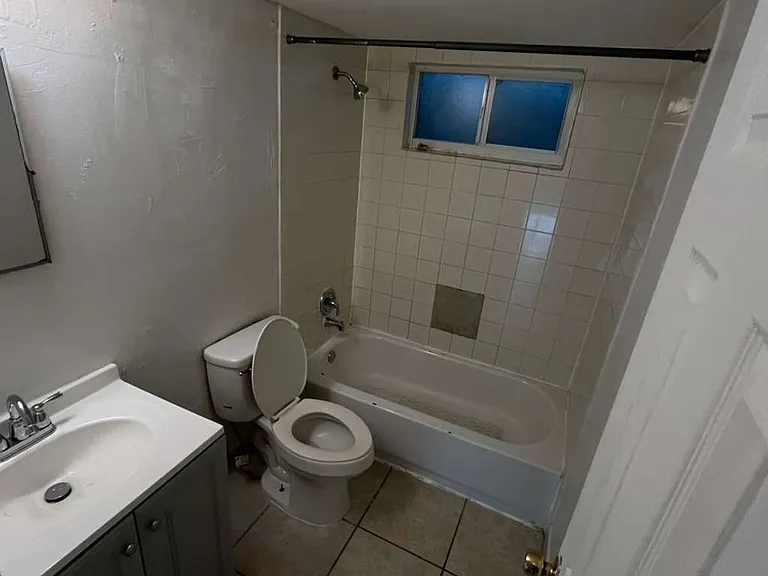 3950 Lora St — Photo 5