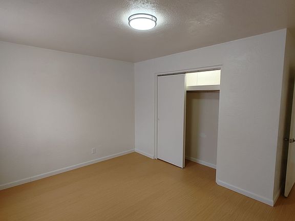 4th image of 1018 Palomas Dr SE APT B