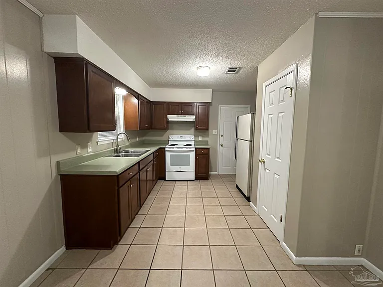 2810 Donley St — Photo 4