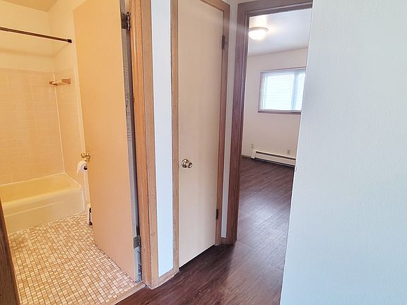 5th image of 4284 S Whitnall Ave #A