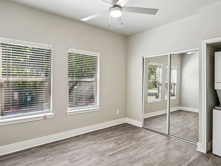 Larkin Apartment Homes — Photo 95