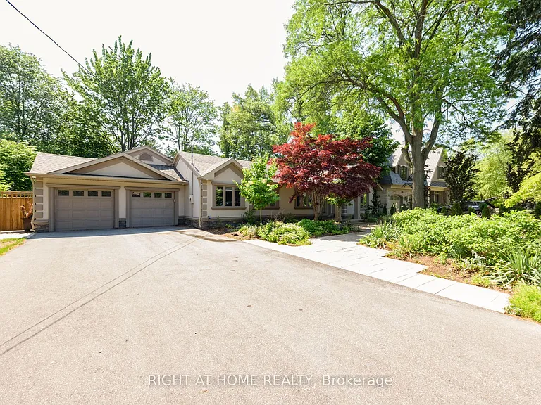 176 Maplewood Rd — Photo 2