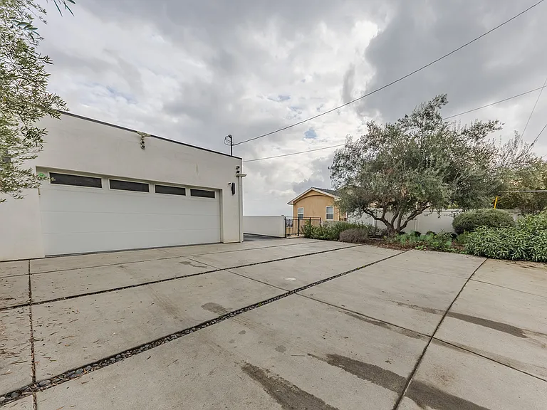 4240 Barrett Rd — Photo 52