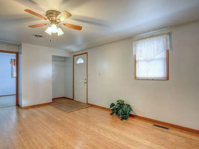 302 Greenview Dr — Photo 5