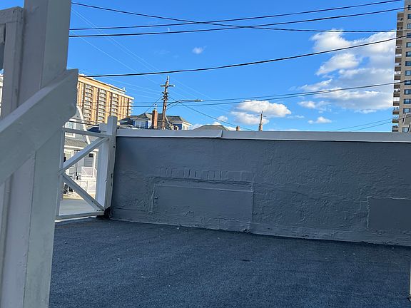 5th image of 15 S Oakland Ave #104