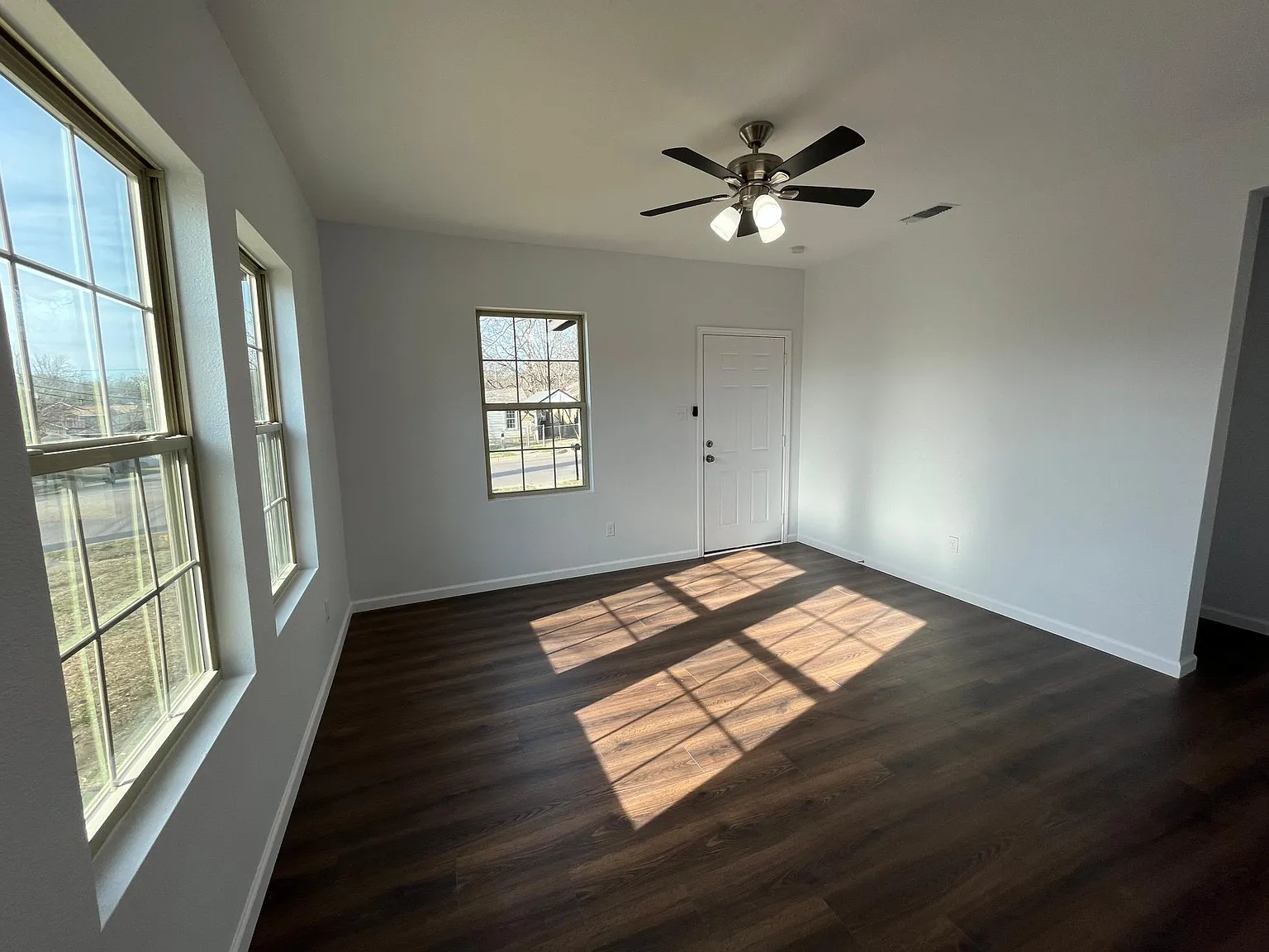 3 bed, 1200 sqft, $1,795 — Photo 2