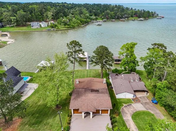 121 Holiday Ln, Coldspring, TX 77331