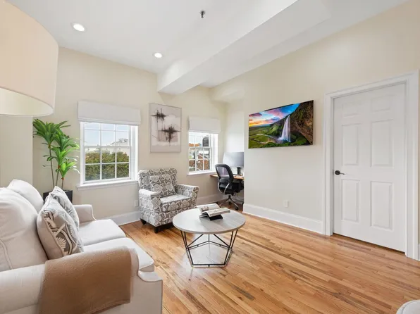 227 Christopher Columbus Drive image 2 of 12