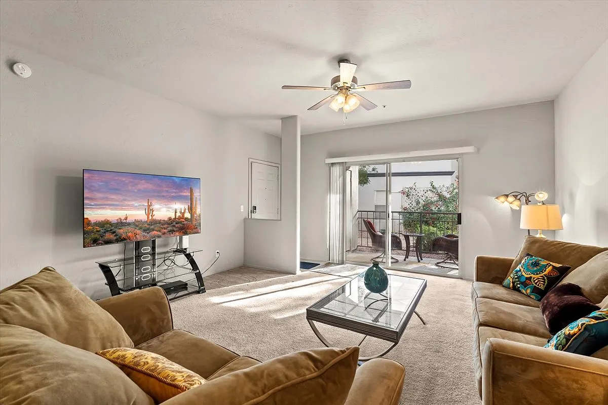 2 bed, 1029 sqft, $1,900 — Photo 1