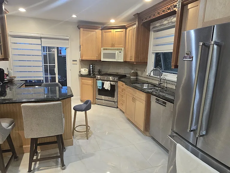 407 Saint George St — Photo 21