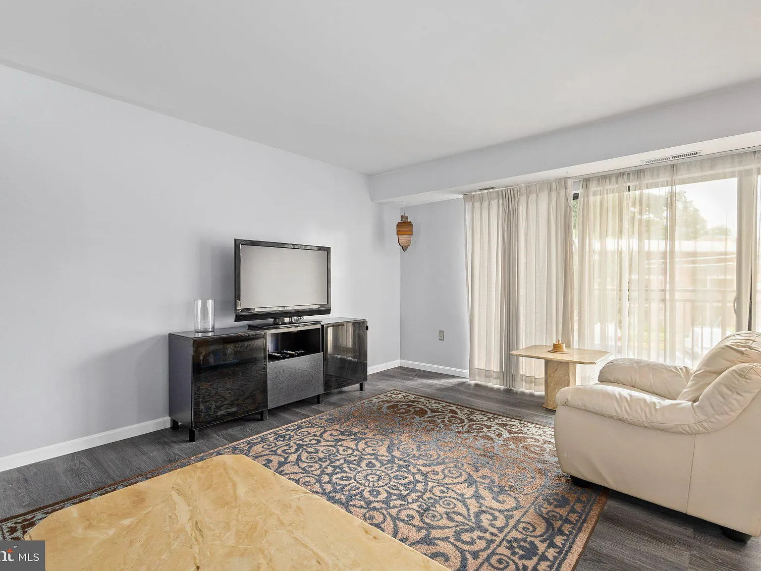 2 bed, 1.0 bath, 916 sqft, $2,250 — Photo 3