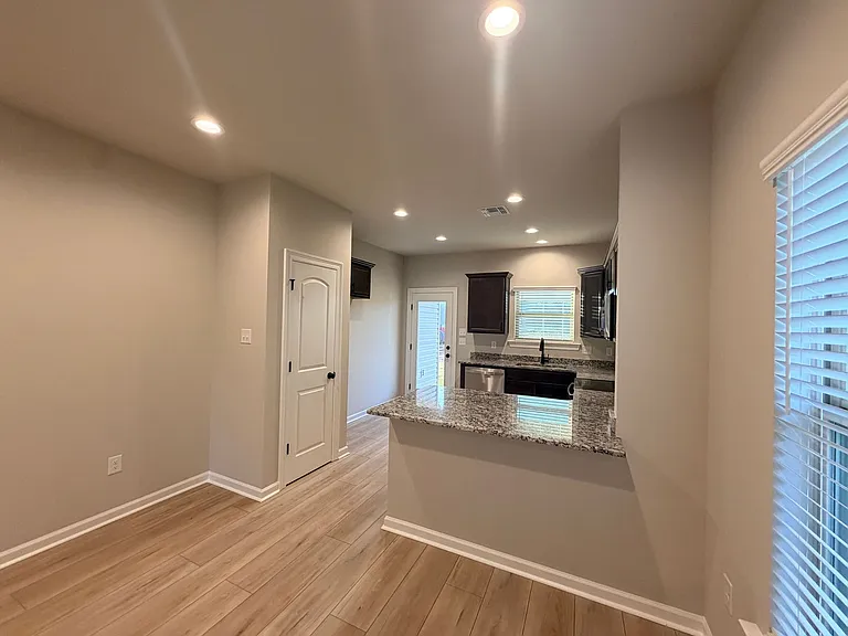 187 Berkshire Pl — Photo 9