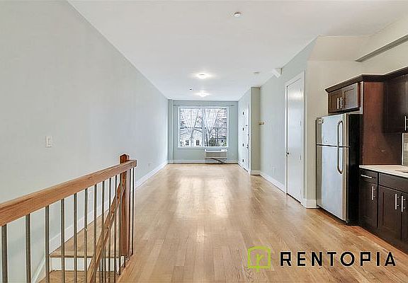 3rd image of 26 Meserole St APT 1
