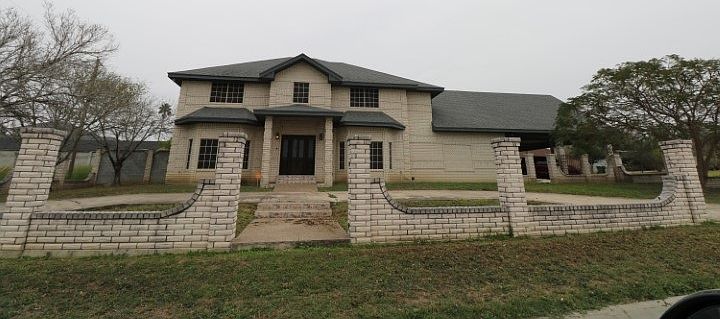 1st image of 277 Loma Dr
