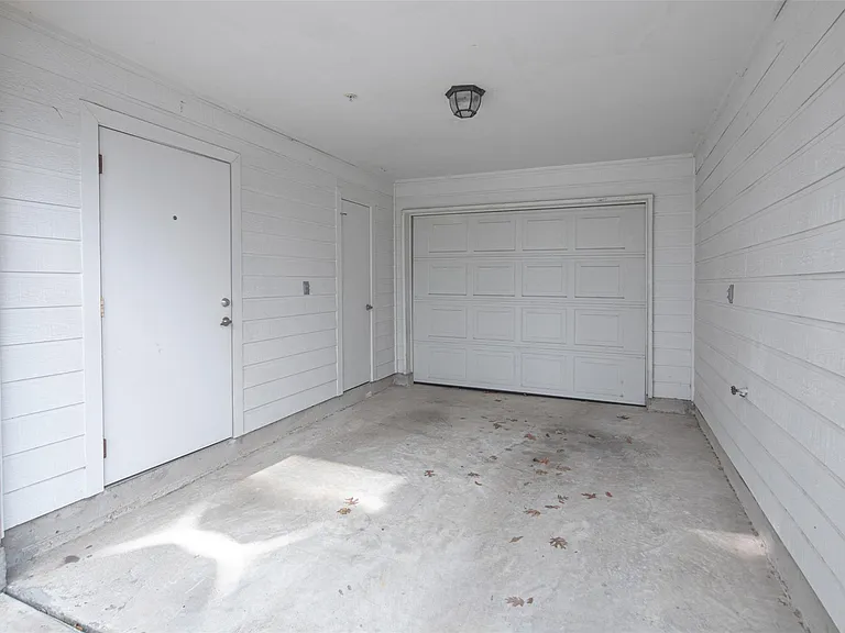 202 McGowen St #F — Photo 3