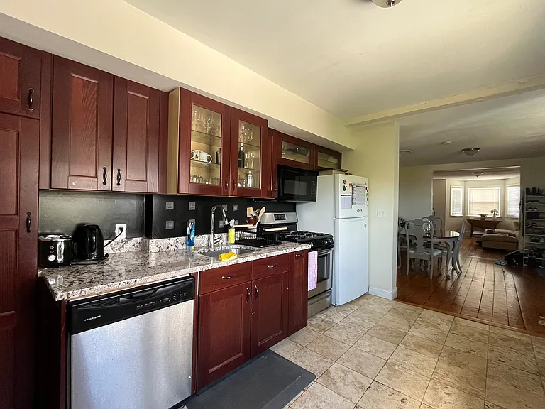 28 Parker St #2 — Photo 9
