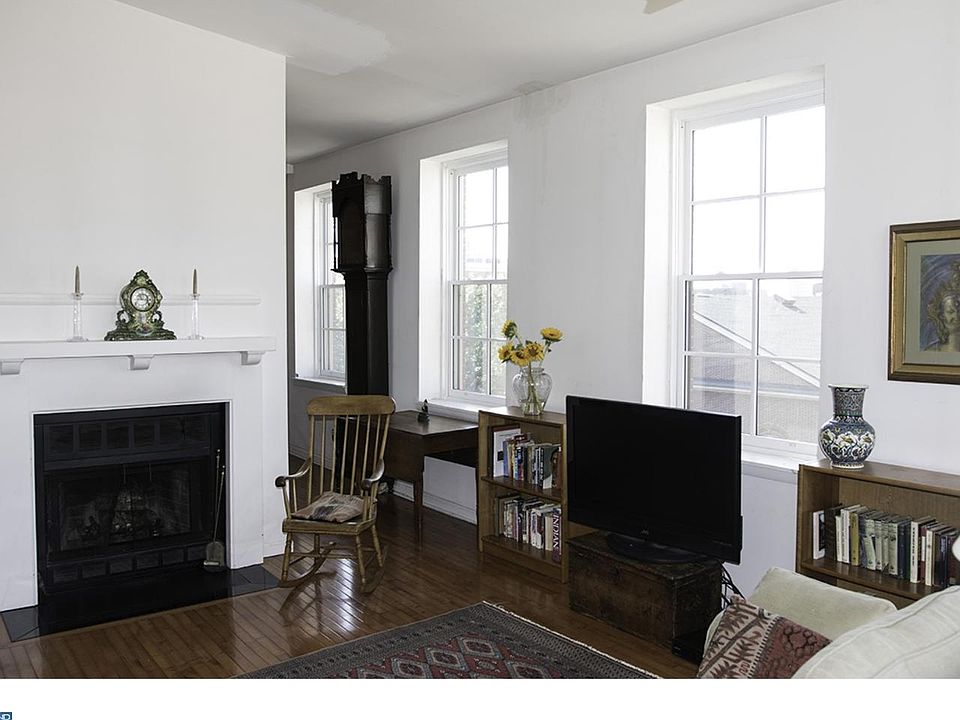 2nd image of 209 N 4th St APT D5