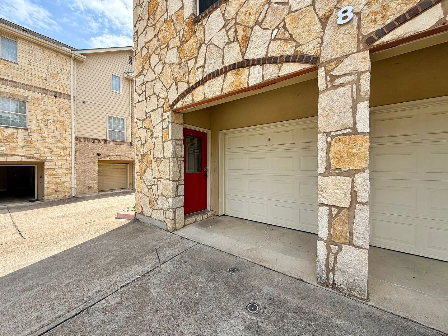 Modern 3BD/2BA Austin Property with Private Balcony & Attached Garage — Photo 3