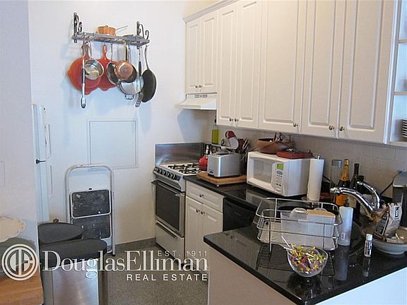 5th image of 5 W 75th St APT 5A