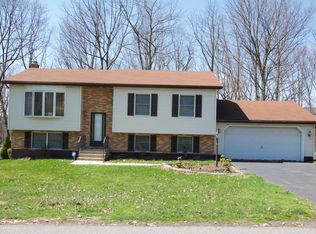 12 Valley View Dr, Mountain Top, PA 18707
